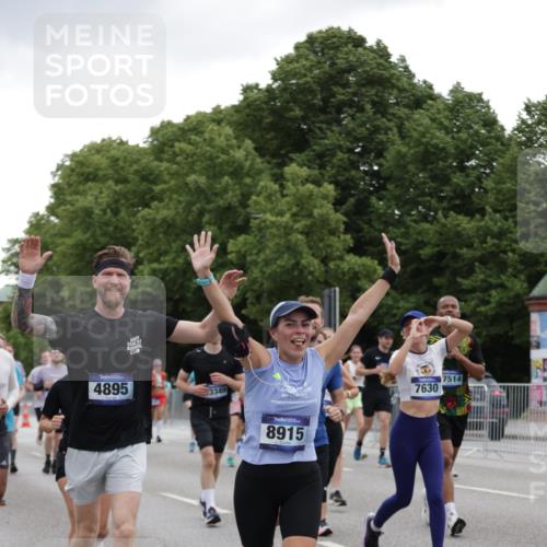 29.06.2025 - hella hamburg halbmarathon Jannik Wohlers http://msf.ph/oto/8145206 29.06.2025 10:46:57 Lombardsbrücke 1463, 1523, 1704, 2148, 2407, 2537, 2994, 3339, 4184, 4325, 4483, 4806, 4895, 4974, 4975, 5895, 6255, 6256, 6879, 6995, 7403, 7430, 7431, 7630, 7631, 8105, 8131, 8270, 8915, 8953, 9018, 9273, 9557, 9774, 9969, 9972, 10075, 10206, 10903, 11276, 11378, 11738, 12989, 13172, 13349, 13430, 13431, 13737, 13806, 13819, 13830, 13898, 13909, 14441, 14516, 14517, 15413, 16337, 16552, 17015, 17122, 17514, 18258, 18415, 18753, 18781, 18852, 18858 meine-sportfotos.de