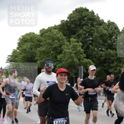 29.06.2025 - hella hamburg halbmarathon Jannik Wohlers http://msf.ph/oto/8145290 29.06.2025 10:46:59 Lombardsbrücke 1434, 1463, 1523, 1704, 2148, 2407, 2994, 3339, 4037, 4184, 4325, 4806, 4895, 4974, 4975, 5895, 6255, 6256, 6879, 6995, 7403, 7430, 7431, 7630, 7631, 8105, 8131, 8270, 8915, 8953, 9018, 9273, 9557, 9969, 9972, 10075, 10206, 10903, 11276, 11378, 11458, 11738, 12989, 13172, 13349, 13430, 13431, 13737, 13806, 13819, 13830, 13898, 13909, 14441, 14516, 14517, 15413, 16337, 16552, 17122, 17514, 18258, 18415, 18753, 18781, 18852, 18858 meine-sportfotos.de