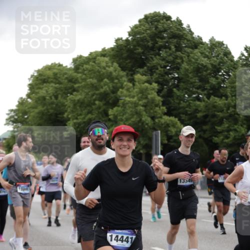 29.06.2025 - hella hamburg halbmarathon Jannik Wohlers http://msf.ph/oto/8145298 29.06.2025 10:46:59 Lombardsbrücke 1434, 1463, 1523, 1704, 2148, 2407, 2994, 3339, 4037, 4184, 4325, 4806, 4895, 4974, 4975, 5895, 6255, 6256, 6879, 6995, 7403, 7430, 7431, 7630, 7631, 8105, 8131, 8270, 8915, 8953, 9018, 9273, 9557, 9969, 9972, 10075, 10206, 10903, 11276, 11378, 11458, 11738, 12989, 13172, 13349, 13430, 13431, 13737, 13806, 13819, 13830, 13898, 13909, 14441, 14516, 14517, 15413, 16337, 16552, 17122, 17514, 18258, 18415, 18753, 18781, 18852, 18858 meine-sportfotos.de