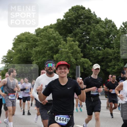29.06.2025 - hella hamburg halbmarathon Jannik Wohlers http://msf.ph/oto/8145302 29.06.2025 10:46:59 Lombardsbrücke 1434, 1463, 1523, 1704, 2148, 2407, 2994, 3339, 4037, 4184, 4325, 4806, 4895, 4974, 4975, 5895, 6255, 6256, 6879, 6995, 7403, 7430, 7431, 7630, 7631, 8105, 8131, 8270, 8915, 8953, 9018, 9273, 9557, 9969, 9972, 10075, 10206, 10903, 11276, 11378, 11458, 11738, 12989, 13172, 13349, 13430, 13431, 13737, 13806, 13819, 13830, 13898, 13909, 14441, 14516, 14517, 15413, 16337, 16552, 17122, 17514, 18258, 18415, 18753, 18781, 18852, 18858 meine-sportfotos.de