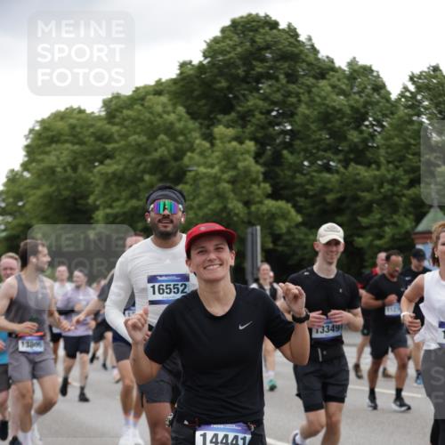29.06.2025 - hella hamburg halbmarathon Jannik Wohlers http://msf.ph/oto/8145311 29.06.2025 10:46:59 Lombardsbrücke 1434, 1463, 1523, 1704, 2148, 2407, 2994, 3339, 4037, 4184, 4325, 4806, 4895, 4974, 4975, 5895, 6255, 6256, 6879, 6995, 7403, 7430, 7431, 7630, 7631, 8105, 8131, 8270, 8915, 8953, 9018, 9273, 9557, 9969, 9972, 10075, 10206, 10903, 11276, 11378, 11458, 11738, 12989, 13172, 13349, 13430, 13431, 13737, 13806, 13819, 13830, 13898, 13909, 14441, 14516, 14517, 15413, 16337, 16552, 17122, 17514, 18258, 18415, 18753, 18781, 18852, 18858 meine-sportfotos.de