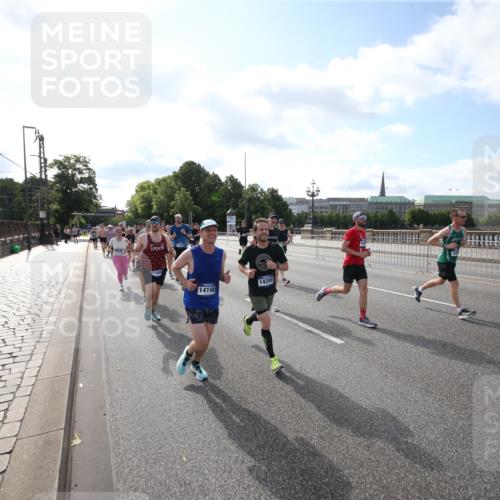 29.06.2025 - hella hamburg halbmarathon Jannik Wohlers http://msf.ph/oto/8145327 29.06.2025 09:56:05 Lombardsbrücke 1452, 1499, 1592, 1628, 1877, 2058, 2082, 2771, 2953, 2996, 3256, 3296, 4065, 4077, 4404, 4711, 4833, 5482, 5600, 5607, 5978, 6168, 6286, 6511, 6512, 6561, 6562, 7383, 7475, 7583, 7943, 8361, 8514, 8968, 8996, 9246, 9537, 9597, 9695, 9752, 9793, 9820, 9994, 10508, 10891, 11018, 11124, 11231, 11455, 11459, 11809, 11961, 12490, 12545, 13007, 13211, 13463, 13688, 13948, 14198, 14286, 14408, 14994, 15090, 15427, 16369, 16375, 16477, 16891, 16986 meine-sportfotos.de