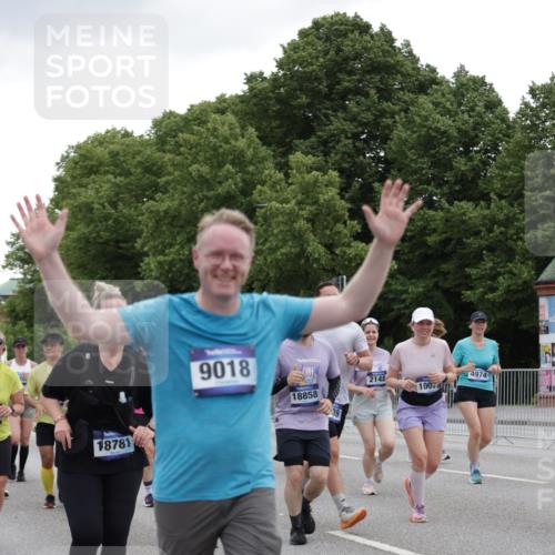 29.06.2025 - hella hamburg halbmarathon Jannik Wohlers http://msf.ph/oto/8145419 29.06.2025 10:47:02 Lombardsbrücke 1434, 1463, 1523, 1704, 2148, 2407, 2882, 2994, 3339, 4037, 4184, 4325, 4806, 4895, 4974, 4975, 5621, 5622, 5895, 6255, 6256, 6879, 6995, 7403, 7630, 7631, 8105, 8270, 8915, 8953, 9018, 9273, 9969, 9972, 10075, 10206, 10903, 11276, 11351, 11378, 11458, 11730, 11738, 13349, 13737, 13806, 13819, 13830, 13898, 13909, 14197, 14441, 14516, 14517, 15413, 16018, 16337, 16552, 17122, 17216, 17514, 18258, 18415, 18753, 18781, 18852, 18858 meine-sportfotos.de