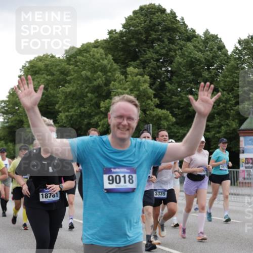 29.06.2025 - hella hamburg halbmarathon Jannik Wohlers http://msf.ph/oto/8145444 29.06.2025 10:47:02 Lombardsbrücke 1434, 1463, 1523, 1704, 2148, 2407, 2882, 2994, 3339, 4037, 4184, 4325, 4806, 4895, 4974, 4975, 5621, 5622, 5895, 6255, 6256, 6879, 6995, 7403, 7630, 7631, 8105, 8270, 8915, 8953, 9018, 9273, 9969, 9972, 10075, 10206, 10903, 11276, 11351, 11378, 11458, 11730, 11738, 13349, 13737, 13806, 13819, 13830, 13898, 13909, 14197, 14441, 14516, 14517, 15413, 16018, 16337, 16552, 17122, 17216, 17514, 18258, 18415, 18753, 18781, 18852, 18858 meine-sportfotos.de