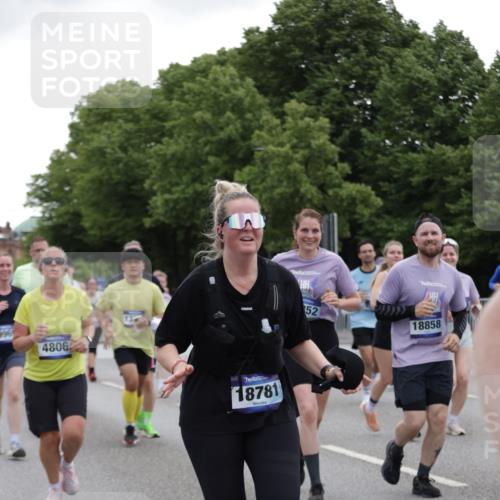 29.06.2025 - hella hamburg halbmarathon Jannik Wohlers http://msf.ph/oto/8145473 29.06.2025 10:47:03 Lombardsbrücke 1434, 1463, 1523, 1704, 2148, 2407, 2882, 2994, 3339, 4037, 4184, 4325, 4806, 4895, 4974, 4975, 5621, 5622, 5895, 6255, 6256, 6879, 6995, 7403, 7630, 7631, 8105, 8270, 8915, 8953, 9018, 9273, 9969, 9972, 10075, 10206, 10903, 11276, 11351, 11378, 11458, 11730, 11738, 13349, 13737, 13806, 13830, 13898, 13909, 14197, 14441, 14516, 14517, 15413, 16018, 16337, 16552, 17122, 17216, 17514, 18258, 18415, 18623, 18781, 18852, 18858 meine-sportfotos.de