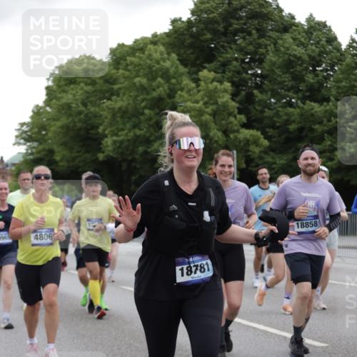 29.06.2025 - hella hamburg halbmarathon Jannik Wohlers http://msf.ph/oto/8145484 29.06.2025 10:47:03 Lombardsbrücke 1434, 1463, 1523, 1704, 2148, 2407, 2882, 2994, 3339, 4037, 4184, 4325, 4806, 4895, 4974, 4975, 5621, 5622, 5895, 6255, 6256, 6879, 6995, 7403, 7630, 7631, 8105, 8270, 8915, 8953, 9018, 9273, 9969, 9972, 10075, 10206, 10903, 11276, 11351, 11378, 11458, 11730, 11738, 13349, 13737, 13806, 13830, 13898, 13909, 14197, 14441, 14516, 14517, 15413, 16018, 16337, 16552, 17122, 17216, 17514, 18258, 18415, 18623, 18781, 18852, 18858 meine-sportfotos.de