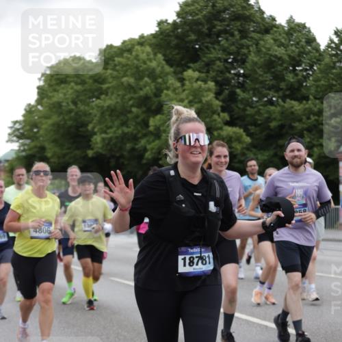 29.06.2025 - hella hamburg halbmarathon Jannik Wohlers http://msf.ph/oto/8145494 29.06.2025 10:47:03 Lombardsbrücke 1434, 1463, 1523, 1704, 2148, 2407, 2882, 2994, 3339, 4037, 4184, 4325, 4806, 4895, 4974, 4975, 5621, 5622, 5895, 6255, 6256, 6879, 6995, 7403, 7630, 7631, 8105, 8270, 8915, 8953, 9018, 9273, 9969, 9972, 10075, 10206, 10903, 11276, 11351, 11378, 11458, 11730, 11738, 13349, 13737, 13806, 13830, 13898, 13909, 14197, 14441, 14516, 14517, 15413, 16018, 16337, 16552, 17122, 17216, 17514, 18258, 18415, 18623, 18781, 18852, 18858 meine-sportfotos.de
