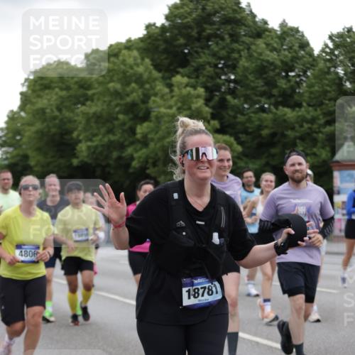 29.06.2025 - hella hamburg halbmarathon Jannik Wohlers http://msf.ph/oto/8145507 29.06.2025 10:47:03 Lombardsbrücke 1434, 1463, 1523, 1704, 2148, 2407, 2882, 2994, 3339, 4037, 4184, 4325, 4806, 4895, 4974, 4975, 5621, 5622, 5895, 6255, 6256, 6879, 6995, 7403, 7630, 7631, 8105, 8270, 8915, 8953, 9018, 9273, 9969, 9972, 10075, 10206, 10903, 11276, 11351, 11378, 11458, 11730, 11738, 13349, 13737, 13806, 13830, 13898, 13909, 14197, 14441, 14516, 14517, 15413, 16018, 16337, 16552, 17122, 17216, 17514, 18258, 18415, 18623, 18781, 18852, 18858 meine-sportfotos.de