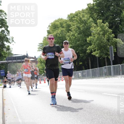 29.06.2025 - hella hamburg halbmarathon Jannik Wohlers http://msf.ph/oto/8145566 29.06.2025 10:10:26 Lombardsbrücke 1166, 1186, 1781, 4389, 5990, 5991, 7250, 7370, 9169, 9829, 11355, 11887, 12426, 12790, 13588, 13594, 14270, 15214, 16808, 17532, 18949 meine-sportfotos.de