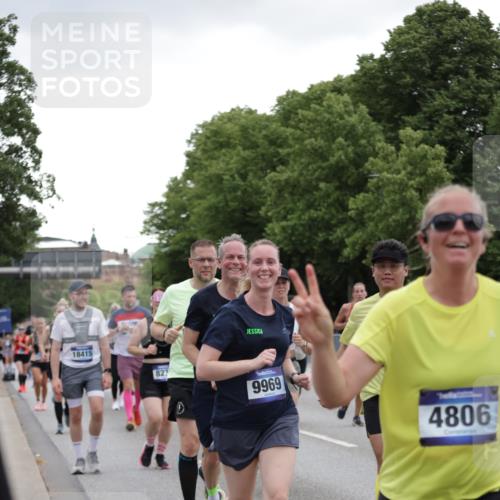 29.06.2025 - hella hamburg halbmarathon Jannik Wohlers http://msf.ph/oto/8145603 29.06.2025 10:47:05 Lombardsbrücke 1434, 1463, 1523, 1704, 2148, 2407, 2882, 2994, 3339, 4037, 4325, 4423, 4806, 4895, 4974, 4975, 5621, 5622, 5895, 6255, 6256, 6995, 7403, 7630, 7631, 8105, 8270, 8550, 8915, 8953, 9018, 9273, 9969, 9972, 10075, 10206, 11276, 11351, 11458, 11730, 11738, 13349, 13737, 13806, 13830, 13898, 13909, 14197, 14441, 14516, 14517, 15413, 15543, 16018, 16337, 16552, 16686, 17122, 17216, 17514, 18258, 18415, 18623, 18781, 18852, 18858 meine-sportfotos.de
