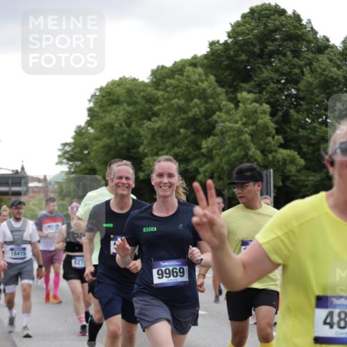 29.06.2025 - hella hamburg halbmarathon Jannik Wohlers http://msf.ph/oto/8145618 29.06.2025 10:47:06 Lombardsbrücke 1434, 1463, 1523, 2148, 2407, 2882, 2994, 3339, 4037, 4325, 4423, 4806, 4895, 4974, 4975, 5621, 5622, 5895, 6255, 6256, 6995, 7403, 7630, 7631, 7970, 8105, 8270, 8550, 8915, 8953, 9018, 9273, 9687, 9969, 9972, 10075, 10206, 11276, 11351, 11458, 11730, 11738, 13349, 13737, 13806, 13830, 13898, 13909, 14197, 14441, 14516, 14517, 15413, 15543, 16018, 16337, 16552, 16686, 17122, 17216, 17514, 18258, 18415, 18474, 18623, 18781, 18852, 18858 meine-sportfotos.de