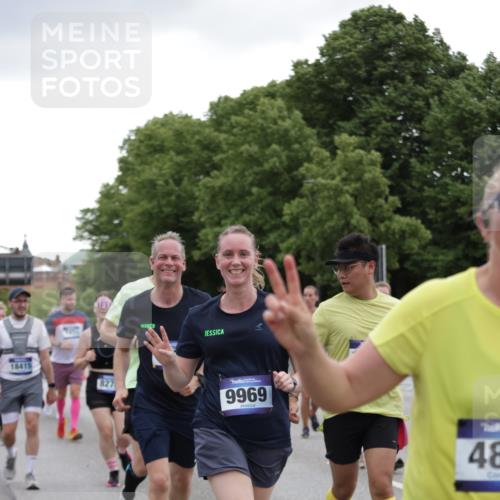 29.06.2025 - hella hamburg halbmarathon Jannik Wohlers http://msf.ph/oto/8145623 29.06.2025 10:47:06 Lombardsbrücke 1434, 1463, 1523, 2148, 2407, 2882, 2994, 3339, 4037, 4325, 4423, 4806, 4895, 4974, 4975, 5621, 5622, 5895, 6255, 6256, 6995, 7403, 7630, 7631, 7970, 8105, 8270, 8550, 8915, 8953, 9018, 9273, 9687, 9969, 9972, 10075, 10206, 11276, 11351, 11458, 11730, 11738, 13349, 13737, 13806, 13830, 13898, 13909, 14197, 14441, 14516, 14517, 15413, 15543, 16018, 16337, 16552, 16686, 17122, 17216, 17514, 18258, 18415, 18474, 18623, 18781, 18852, 18858 meine-sportfotos.de