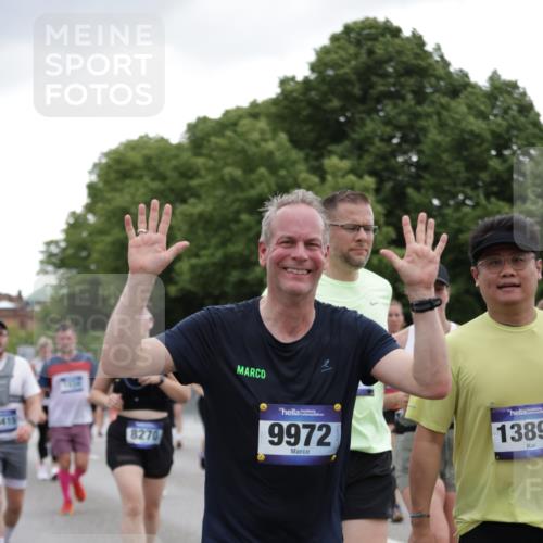 29.06.2025 - hella hamburg halbmarathon Jannik Wohlers http://msf.ph/oto/8145659 29.06.2025 10:47:07 Lombardsbrücke 1045, 1434, 1463, 1523, 2148, 2407, 2882, 2994, 3339, 4037, 4325, 4423, 4806, 4895, 4974, 4975, 5621, 5622, 5895, 6255, 6256, 6995, 7403, 7630, 7631, 7970, 8105, 8270, 8550, 8915, 8953, 9018, 9273, 9687, 9969, 9972, 10075, 10206, 10991, 11276, 11351, 11458, 11730, 11738, 11802, 13349, 13737, 13806, 13830, 13898, 13909, 14197, 14516, 14517, 15413, 15543, 16018, 16337, 16552, 16686, 17122, 17216, 17514, 18415, 18474, 18623, 18781, 18852, 18858 meine-sportfotos.de