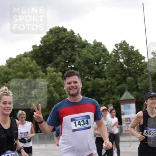 29.06.2025 - hella hamburg halbmarathon Jannik Wohlers http://msf.ph/oto/8145680 29.06.2025 10:47:11 Lombardsbrücke 1045, 1434, 2148, 2407, 2704, 2790, 2882, 2994, 3339, 4037, 4423, 4974, 4975, 5621, 5622, 5895, 6255, 6256, 7403, 7970, 8270, 8550, 9687, 9969, 9972, 10075, 10206, 10991, 11276, 11351, 11458, 11730, 11738, 11802, 12431, 12432, 13737, 13806, 13830, 13898, 13909, 14197, 14516, 14517, 15413, 15543, 16018, 16305, 16686, 17122, 17216, 17514, 18415, 18474, 18623, 18852, 18858 meine-sportfotos.de