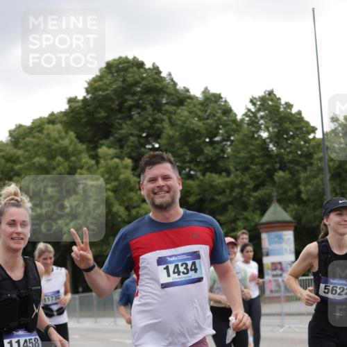 29.06.2025 - hella hamburg halbmarathon Jannik Wohlers http://msf.ph/oto/8145685 29.06.2025 10:47:11 Lombardsbrücke 1045, 1434, 2148, 2407, 2704, 2790, 2882, 2994, 3339, 4037, 4423, 4974, 4975, 5621, 5622, 5895, 6255, 6256, 7403, 7970, 8270, 8550, 9687, 9969, 9972, 10075, 10206, 10991, 11276, 11351, 11458, 11730, 11738, 11802, 12431, 12432, 13737, 13806, 13830, 13898, 13909, 14197, 14516, 14517, 15413, 15543, 16018, 16305, 16686, 17122, 17216, 17514, 18415, 18474, 18623, 18852, 18858 meine-sportfotos.de