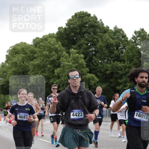 29.06.2025 - hella hamburg halbmarathon Jannik Wohlers http://msf.ph/oto/8145709 29.06.2025 10:47:16 Lombardsbrücke 1045, 1246, 1434, 1618, 1639, 1926, 2407, 2491, 2704, 2790, 2882, 3339, 4037, 4423, 5621, 5622, 7403, 7970, 8270, 8550, 9687, 10206, 10658, 10991, 11351, 11458, 11730, 11738, 11802, 11909, 12412, 12431, 12432, 12582, 13399, 13737, 13909, 14197, 15030, 15543, 15688, 16018, 16305, 16686, 17216, 18415, 18474, 18623 meine-sportfotos.de