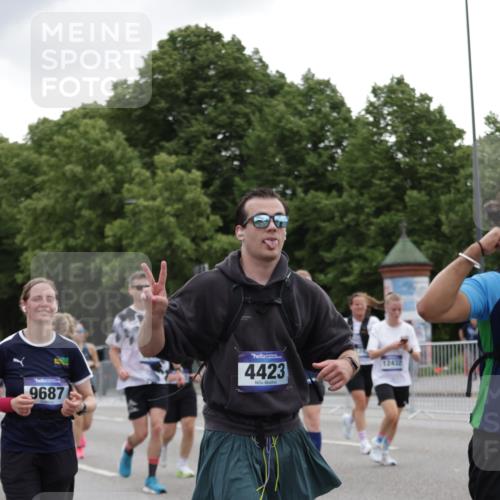 29.06.2025 - hella hamburg halbmarathon Jannik Wohlers http://msf.ph/oto/8145755 29.06.2025 10:47:16 Lombardsbrücke 1045, 1246, 1434, 1618, 1639, 1926, 2407, 2491, 2704, 2790, 2882, 3339, 4037, 4423, 5621, 5622, 7403, 7970, 8270, 8550, 9687, 10206, 10658, 10991, 11351, 11458, 11730, 11738, 11802, 11909, 12412, 12431, 12432, 12582, 13399, 13737, 13909, 14197, 15030, 15543, 15688, 16018, 16305, 16686, 17216, 18415, 18474, 18623 meine-sportfotos.de
