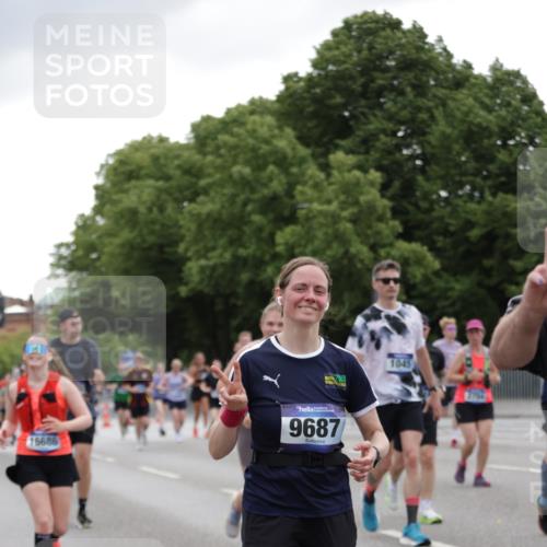 29.06.2025 - hella hamburg halbmarathon Jannik Wohlers http://msf.ph/oto/8145765 29.06.2025 10:47:17 Lombardsbrücke 1045, 1246, 1434, 1618, 1639, 1926, 2491, 2704, 2790, 2882, 3339, 4037, 4423, 5621, 5622, 7970, 8270, 8550, 9687, 10206, 10658, 10991, 11351, 11458, 11730, 11738, 11802, 11909, 11923, 12412, 12431, 12432, 12582, 13399, 13737, 13909, 14197, 15030, 15543, 15688, 16018, 16305, 16356, 16686, 17216, 18415, 18474, 18623, 19062 meine-sportfotos.de