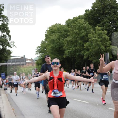 29.06.2025 - hella hamburg halbmarathon Jannik Wohlers http://msf.ph/oto/8145811 29.06.2025 10:47:18 Lombardsbrücke 1045, 1246, 1434, 1618, 1639, 1926, 2491, 2545, 2704, 2790, 2882, 3049, 4037, 4423, 5621, 5622, 7427, 7970, 8270, 8310, 8550, 9687, 9696, 9697, 10658, 10991, 11351, 11458, 11730, 11738, 11802, 11909, 11923, 12412, 12431, 12432, 12582, 13399, 13737, 13909, 14197, 14800, 15030, 15543, 15688, 16018, 16305, 16356, 16686, 17216, 18474, 18623, 19062 meine-sportfotos.de