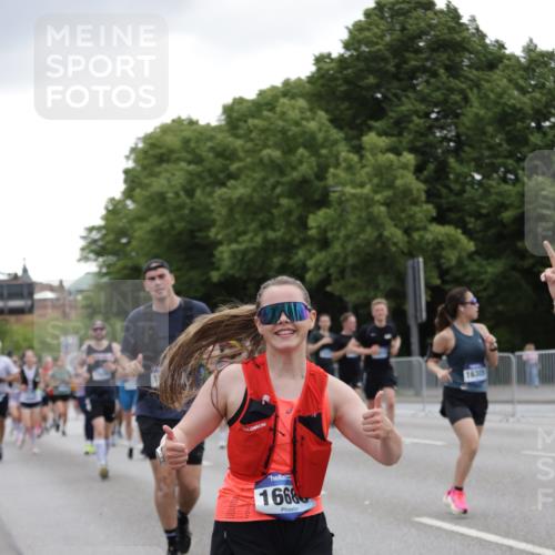 29.06.2025 - hella hamburg halbmarathon Jannik Wohlers http://msf.ph/oto/8145833 29.06.2025 10:47:19 Lombardsbrücke 1045, 1246, 1434, 1618, 1639, 1926, 2491, 2545, 2704, 2790, 2882, 3049, 4037, 4423, 5621, 5622, 7427, 7970, 8310, 8550, 9687, 9696, 9697, 10658, 10991, 11351, 11458, 11730, 11802, 11909, 11923, 12412, 12431, 12432, 12582, 13399, 14197, 14222, 14800, 15030, 15543, 15688, 16018, 16305, 16356, 16686, 17216, 18474, 18623, 19062 meine-sportfotos.de