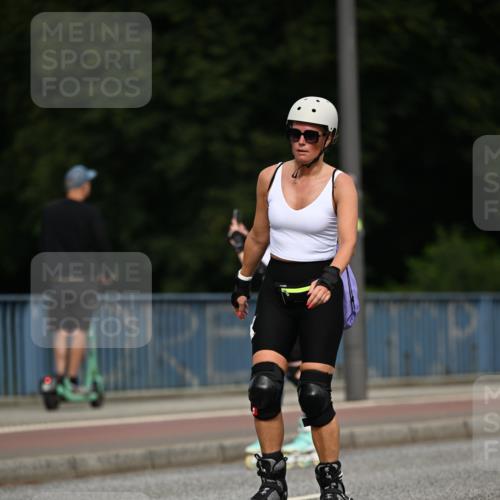 29.06.2025 - hella hamburg halbmarathon Dr. Thomas Lammeyer http://msf.ph/oto/8145841 29.06.2025 09:14:39 Kennedybrücke  meine-sportfotos.de
