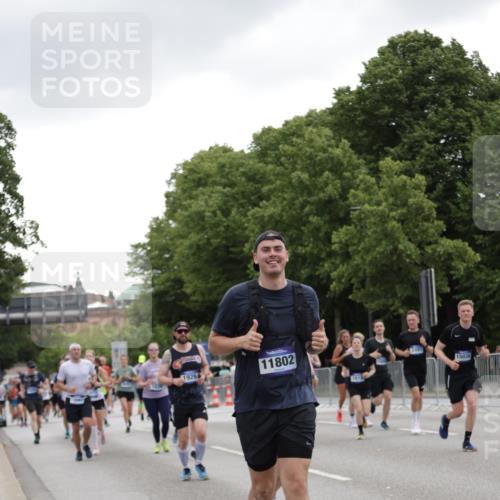 29.06.2025 - hella hamburg halbmarathon Jannik Wohlers http://msf.ph/oto/8145847 29.06.2025 10:47:20 Lombardsbrücke 1045, 1246, 1618, 1639, 1926, 2491, 2545, 2704, 2790, 2882, 3049, 4037, 4423, 5621, 5622, 5886, 7427, 7970, 8077, 8310, 8550, 9687, 9696, 9697, 10658, 10991, 11351, 11730, 11802, 11909, 11923, 12412, 12431, 12432, 12582, 13399, 14197, 14222, 14800, 15030, 15543, 15688, 16018, 16305, 16356, 16686, 17216, 18474, 18623, 19062 meine-sportfotos.de