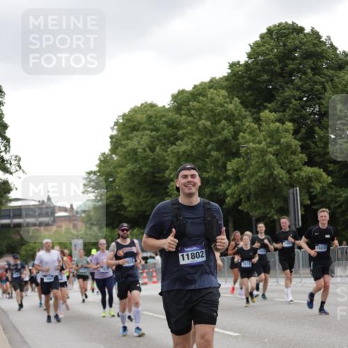 29.06.2025 - hella hamburg halbmarathon Jannik Wohlers http://msf.ph/oto/8145850 29.06.2025 10:47:20 Lombardsbrücke 1045, 1246, 1618, 1639, 1926, 2491, 2545, 2704, 2790, 2882, 3049, 4037, 4423, 5621, 5622, 5886, 7427, 7970, 8077, 8310, 8550, 9687, 9696, 9697, 10658, 10991, 11351, 11730, 11802, 11909, 11923, 12412, 12431, 12432, 12582, 13399, 14197, 14222, 14800, 15030, 15543, 15688, 16018, 16305, 16356, 16686, 17216, 18474, 18623, 19062 meine-sportfotos.de