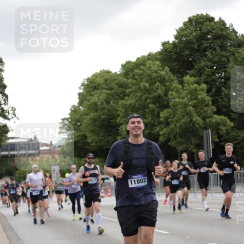 29.06.2025 - hella hamburg halbmarathon Jannik Wohlers http://msf.ph/oto/8145855 29.06.2025 10:47:20 Lombardsbrücke 1045, 1246, 1618, 1639, 1926, 2491, 2545, 2704, 2790, 2882, 3049, 4037, 4423, 5621, 5622, 5886, 7427, 7970, 8077, 8310, 8550, 9687, 9696, 9697, 10658, 10991, 11351, 11730, 11802, 11909, 11923, 12412, 12431, 12432, 12582, 13399, 14197, 14222, 14800, 15030, 15543, 15688, 16018, 16305, 16356, 16686, 17216, 18474, 18623, 19062 meine-sportfotos.de