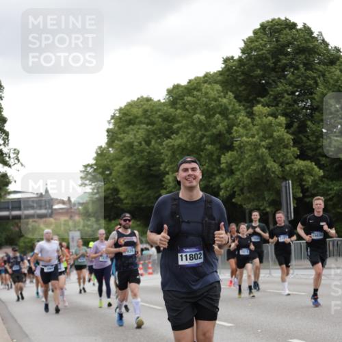 29.06.2025 - hella hamburg halbmarathon Jannik Wohlers http://msf.ph/oto/8145860 29.06.2025 10:47:20 Lombardsbrücke 1045, 1246, 1618, 1639, 1926, 2491, 2545, 2704, 2790, 2882, 3049, 4037, 4423, 5621, 5622, 5886, 7427, 7970, 8077, 8310, 8550, 9687, 9696, 9697, 10658, 10991, 11351, 11730, 11802, 11909, 11923, 12412, 12431, 12432, 12582, 13399, 14197, 14222, 14800, 15030, 15543, 15688, 16018, 16305, 16356, 16686, 17216, 18474, 18623, 19062 meine-sportfotos.de