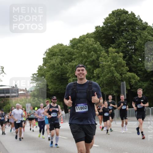 29.06.2025 - hella hamburg halbmarathon Jannik Wohlers http://msf.ph/oto/8145875 29.06.2025 10:47:20 Lombardsbrücke 1045, 1246, 1618, 1639, 1926, 2491, 2545, 2704, 2790, 2882, 3049, 4037, 4423, 5621, 5622, 5886, 7427, 7970, 8077, 8310, 8550, 9687, 9696, 9697, 10658, 10991, 11351, 11730, 11802, 11909, 11923, 12412, 12431, 12432, 12582, 13399, 14197, 14222, 14800, 15030, 15543, 15688, 16018, 16305, 16356, 16686, 17216, 18474, 18623, 19062 meine-sportfotos.de