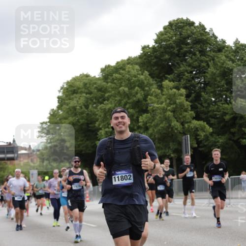 29.06.2025 - hella hamburg halbmarathon Jannik Wohlers http://msf.ph/oto/8145883 29.06.2025 10:47:20 Lombardsbrücke 1045, 1246, 1618, 1639, 1926, 2491, 2545, 2704, 2790, 2882, 3049, 4037, 4423, 5621, 5622, 5886, 7427, 7970, 8077, 8310, 8550, 9687, 9696, 9697, 10658, 10991, 11351, 11730, 11802, 11909, 11923, 12412, 12431, 12432, 12582, 13399, 14197, 14222, 14800, 15030, 15543, 15688, 16018, 16305, 16356, 16686, 17216, 18474, 18623, 19062 meine-sportfotos.de
