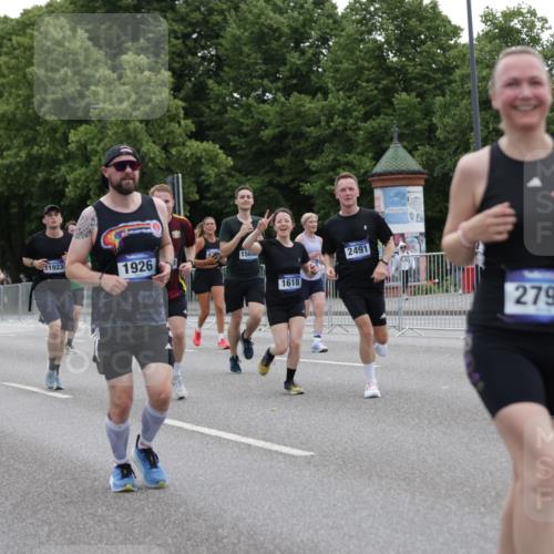 29.06.2025 - hella hamburg halbmarathon Jannik Wohlers http://msf.ph/oto/8145887 29.06.2025 10:47:23 Lombardsbrücke 1045, 1246, 1392, 1618, 1639, 1926, 2197, 2491, 2545, 2704, 2790, 2882, 3049, 4423, 4856, 5886, 7427, 7970, 8077, 8310, 8550, 8774, 9687, 9696, 9697, 10658, 10991, 11802, 11909, 11923, 12412, 12431, 12432, 12582, 13399, 14222, 14800, 15030, 15541, 15543, 15688, 15730, 16018, 16305, 16356, 16686, 18474, 18623, 19062 meine-sportfotos.de
