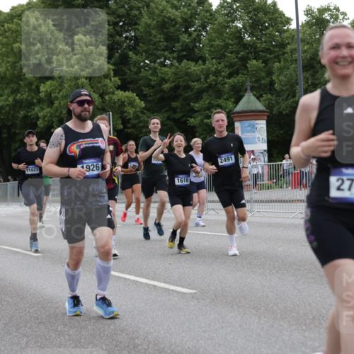 29.06.2025 - hella hamburg halbmarathon Jannik Wohlers http://msf.ph/oto/8145890 29.06.2025 10:47:23 Lombardsbrücke 1045, 1246, 1392, 1618, 1639, 1926, 2197, 2491, 2545, 2704, 2790, 2882, 3049, 4423, 4856, 5886, 7427, 7970, 8077, 8310, 8550, 8774, 9687, 9696, 9697, 10658, 10991, 11802, 11909, 11923, 12412, 12431, 12432, 12582, 13399, 14222, 14800, 15030, 15541, 15543, 15688, 15730, 16018, 16305, 16356, 16686, 18474, 18623, 19062 meine-sportfotos.de