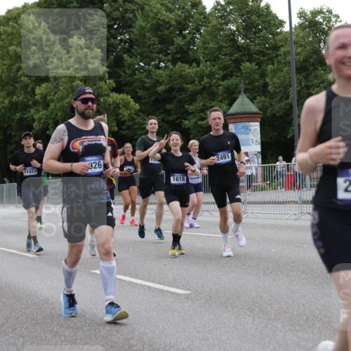 29.06.2025 - hella hamburg halbmarathon Jannik Wohlers http://msf.ph/oto/8145896 29.06.2025 10:47:23 Lombardsbrücke 1045, 1246, 1392, 1618, 1639, 1926, 2197, 2491, 2545, 2704, 2790, 2882, 3049, 4423, 4856, 5886, 7427, 7970, 8077, 8310, 8550, 8774, 9687, 9696, 9697, 10658, 10991, 11802, 11909, 11923, 12412, 12431, 12432, 12582, 13399, 14222, 14800, 15030, 15541, 15543, 15688, 15730, 16018, 16305, 16356, 16686, 18474, 18623, 19062 meine-sportfotos.de