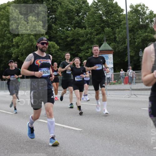 29.06.2025 - hella hamburg halbmarathon Jannik Wohlers http://msf.ph/oto/8145906 29.06.2025 10:47:23 Lombardsbrücke 1045, 1246, 1392, 1618, 1639, 1926, 2197, 2491, 2545, 2704, 2790, 2882, 3049, 4423, 4856, 5886, 7427, 7970, 8077, 8310, 8550, 8774, 9687, 9696, 9697, 10658, 10991, 11802, 11909, 11923, 12412, 12431, 12432, 12582, 13399, 14222, 14800, 15030, 15541, 15543, 15688, 15730, 16018, 16305, 16356, 16686, 18474, 18623, 19062 meine-sportfotos.de
