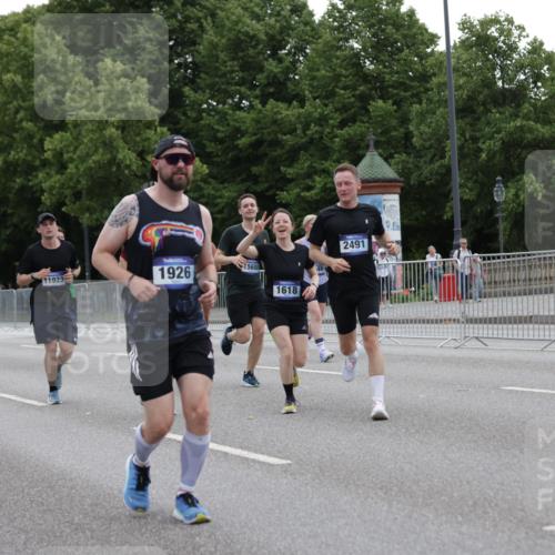 29.06.2025 - hella hamburg halbmarathon Jannik Wohlers http://msf.ph/oto/8145916 29.06.2025 10:47:23 Lombardsbrücke 1045, 1246, 1392, 1618, 1639, 1926, 2197, 2491, 2545, 2704, 2790, 2882, 3049, 4423, 4856, 5886, 7427, 7970, 8077, 8310, 8550, 8774, 9687, 9696, 9697, 10658, 10991, 11802, 11909, 11923, 12412, 12431, 12432, 12582, 13399, 14222, 14800, 15030, 15541, 15543, 15688, 15730, 16018, 16305, 16356, 16686, 18474, 18623, 19062 meine-sportfotos.de