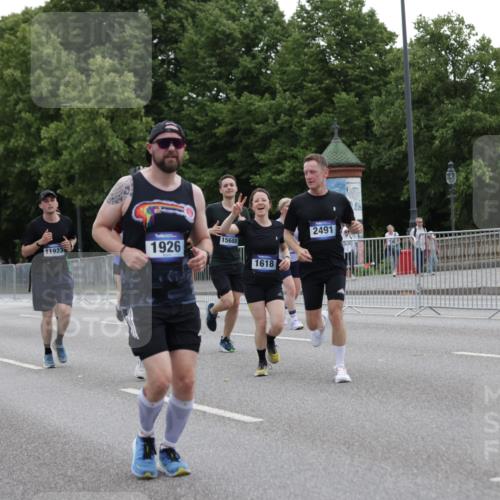 29.06.2025 - hella hamburg halbmarathon Jannik Wohlers http://msf.ph/oto/8145919 29.06.2025 10:47:23 Lombardsbrücke 1045, 1246, 1392, 1618, 1639, 1926, 2197, 2491, 2545, 2704, 2790, 2882, 3049, 4423, 4856, 5886, 7427, 7970, 8077, 8310, 8550, 8774, 9687, 9696, 9697, 10658, 10991, 11802, 11909, 11923, 12412, 12431, 12432, 12582, 13399, 14222, 14800, 15030, 15541, 15543, 15688, 15730, 16018, 16305, 16356, 16686, 18474, 18623, 19062 meine-sportfotos.de