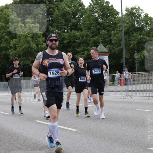 29.06.2025 - hella hamburg halbmarathon Jannik Wohlers http://msf.ph/oto/8145928 29.06.2025 10:47:23 Lombardsbrücke 1045, 1246, 1392, 1618, 1639, 1926, 2197, 2491, 2545, 2704, 2790, 2882, 3049, 4423, 4856, 5886, 7427, 7970, 8077, 8310, 8550, 8774, 9687, 9696, 9697, 10658, 10991, 11802, 11909, 11923, 12412, 12431, 12432, 12582, 13399, 14222, 14800, 15030, 15541, 15543, 15688, 15730, 16018, 16305, 16356, 16686, 18474, 18623, 19062 meine-sportfotos.de