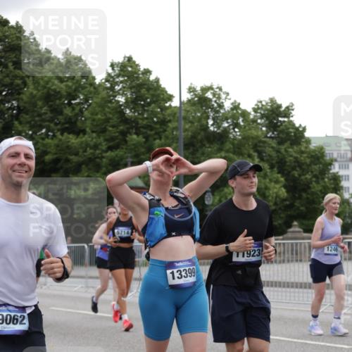 29.06.2025 - hella hamburg halbmarathon Jannik Wohlers http://msf.ph/oto/8145980 29.06.2025 10:47:26 Lombardsbrücke 1045, 1246, 1392, 1618, 1639, 1926, 2197, 2491, 2545, 2704, 2790, 3049, 4856, 5886, 7240, 7427, 7970, 8077, 8310, 8550, 8774, 9687, 9696, 9697, 10658, 10991, 11802, 11909, 11923, 12157, 12412, 12431, 12432, 12480, 12582, 13399, 14222, 14800, 15030, 15541, 15688, 15730, 16305, 16356, 17562, 17563, 18474, 19062 meine-sportfotos.de
