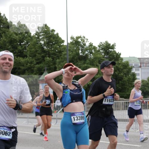 29.06.2025 - hella hamburg halbmarathon Jannik Wohlers http://msf.ph/oto/8145991 29.06.2025 10:47:26 Lombardsbrücke 1045, 1246, 1392, 1618, 1639, 1926, 2197, 2491, 2545, 2704, 2790, 3049, 4856, 5886, 7240, 7427, 7970, 8077, 8310, 8550, 8774, 9687, 9696, 9697, 10658, 10991, 11802, 11909, 11923, 12157, 12412, 12431, 12432, 12480, 12582, 13399, 14222, 14800, 15030, 15541, 15688, 15730, 16305, 16356, 17562, 17563, 18474, 19062 meine-sportfotos.de