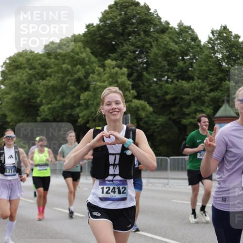 29.06.2025 - hella hamburg halbmarathon Jannik Wohlers http://msf.ph/oto/8146001 29.06.2025 10:47:27 Lombardsbrücke 1045, 1246, 1392, 1618, 1639, 1926, 2197, 2491, 2545, 2704, 2790, 3049, 4856, 5886, 7240, 7427, 7916, 7970, 8077, 8310, 8774, 9356, 9687, 9696, 9697, 10658, 10991, 11802, 11909, 11923, 12157, 12412, 12431, 12432, 12480, 12582, 13399, 14222, 14800, 15030, 15541, 15688, 15730, 16305, 16356, 17562, 17563, 18474, 19062 meine-sportfotos.de