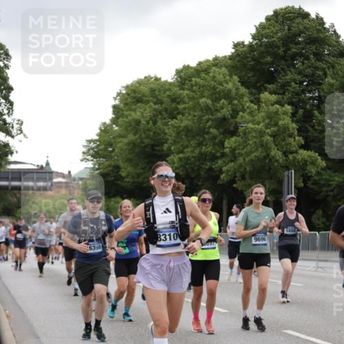 29.06.2025 - hella hamburg halbmarathon Jannik Wohlers http://msf.ph/oto/8146032 29.06.2025 10:47:28 Lombardsbrücke 1045, 1246, 1392, 1618, 1639, 1926, 2163, 2197, 2491, 2545, 2704, 2790, 3049, 4856, 5886, 7240, 7427, 7916, 8077, 8310, 8774, 9356, 9696, 9697, 10658, 10777, 10991, 11802, 11909, 11923, 12157, 12412, 12431, 12432, 12480, 12582, 13399, 14222, 14800, 15030, 15357, 15541, 15688, 15730, 16305, 16356, 17562, 17563, 19062 meine-sportfotos.de