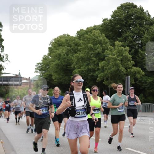 29.06.2025 - hella hamburg halbmarathon Jannik Wohlers http://msf.ph/oto/8146051 29.06.2025 10:47:28 Lombardsbrücke 1045, 1246, 1392, 1618, 1639, 1926, 2163, 2197, 2491, 2545, 2704, 2790, 3049, 4856, 5886, 7240, 7427, 7916, 8077, 8310, 8774, 9356, 9696, 9697, 10658, 10777, 10991, 11802, 11909, 11923, 12157, 12412, 12431, 12432, 12480, 12582, 13399, 14222, 14800, 15030, 15357, 15541, 15688, 15730, 16305, 16356, 17562, 17563, 19062 meine-sportfotos.de