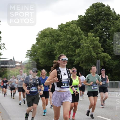 29.06.2025 - hella hamburg halbmarathon Jannik Wohlers http://msf.ph/oto/8146065 29.06.2025 10:47:28 Lombardsbrücke 1045, 1246, 1392, 1618, 1639, 1926, 2163, 2197, 2491, 2545, 2704, 2790, 3049, 4856, 5886, 7240, 7427, 7916, 8077, 8310, 8774, 9356, 9696, 9697, 10658, 10777, 10991, 11802, 11909, 11923, 12157, 12412, 12431, 12432, 12480, 12582, 13399, 14222, 14800, 15030, 15357, 15541, 15688, 15730, 16305, 16356, 17562, 17563, 19062 meine-sportfotos.de