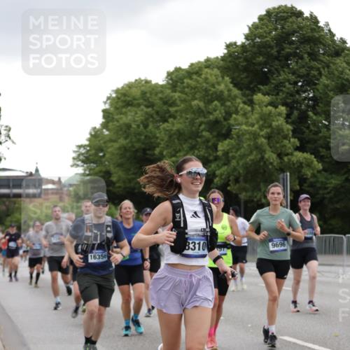 29.06.2025 - hella hamburg halbmarathon Jannik Wohlers http://msf.ph/oto/8146076 29.06.2025 10:47:28 Lombardsbrücke 1045, 1246, 1392, 1618, 1639, 1926, 2163, 2197, 2491, 2545, 2704, 2790, 3049, 4856, 5886, 7240, 7427, 7916, 8077, 8310, 8774, 9356, 9696, 9697, 10658, 10777, 10991, 11802, 11909, 11923, 12157, 12412, 12431, 12432, 12480, 12582, 13399, 14222, 14800, 15030, 15357, 15541, 15688, 15730, 16305, 16356, 17562, 17563, 19062 meine-sportfotos.de