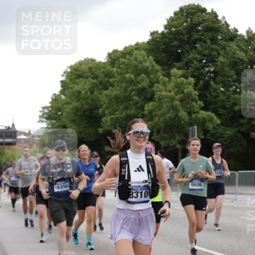 29.06.2025 - hella hamburg halbmarathon Jannik Wohlers http://msf.ph/oto/8146098 29.06.2025 10:47:28 Lombardsbrücke 1045, 1246, 1392, 1618, 1639, 1926, 2163, 2197, 2491, 2545, 2704, 2790, 3049, 4856, 5886, 7240, 7427, 7916, 8077, 8310, 8774, 9356, 9696, 9697, 10658, 10777, 10991, 11802, 11909, 11923, 12157, 12412, 12431, 12432, 12480, 12582, 13399, 14222, 14800, 15030, 15357, 15541, 15688, 15730, 16305, 16356, 17562, 17563, 19062 meine-sportfotos.de