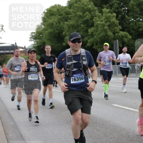 29.06.2025 - hella hamburg halbmarathon Jannik Wohlers http://msf.ph/oto/8146115 29.06.2025 10:47:30 Lombardsbrücke 1246, 1392, 1618, 1639, 1926, 2163, 2197, 2491, 2545, 2790, 3049, 4856, 5886, 7240, 7427, 7916, 8077, 8310, 8774, 9356, 9696, 9697, 10658, 10777, 10794, 11909, 11923, 12157, 12412, 12431, 12432, 12480, 12582, 13399, 14222, 14800, 15030, 15357, 15541, 15688, 15730, 16356, 17562, 17563, 18262, 18352, 19062, 19101 meine-sportfotos.de