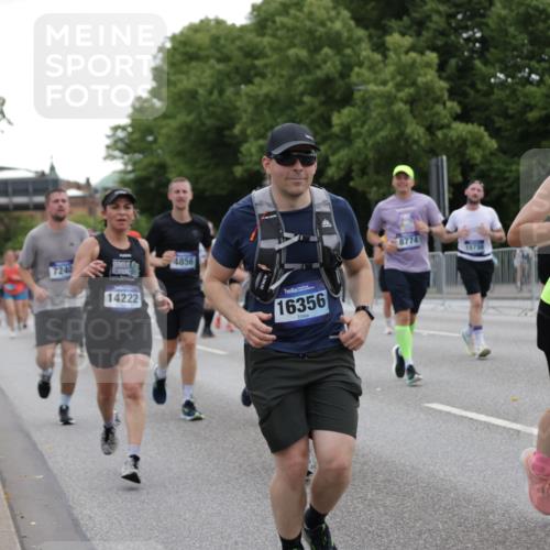29.06.2025 - hella hamburg halbmarathon Jannik Wohlers http://msf.ph/oto/8146119 29.06.2025 10:47:30 Lombardsbrücke 1246, 1392, 1618, 1639, 1926, 2163, 2197, 2491, 2545, 2790, 3049, 4856, 5886, 7240, 7427, 7916, 8077, 8310, 8774, 9356, 9696, 9697, 10658, 10777, 10794, 11909, 11923, 12157, 12412, 12431, 12432, 12480, 12582, 13399, 14222, 14800, 15030, 15357, 15541, 15688, 15730, 16356, 17562, 17563, 18262, 18352, 19062, 19101 meine-sportfotos.de
