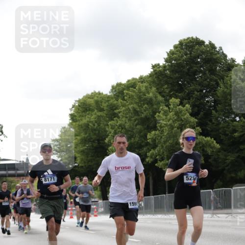29.06.2025 - hella hamburg halbmarathon Jannik Wohlers http://msf.ph/oto/8146123 29.06.2025 10:10:48 Lombardsbrücke 1723, 2868, 3837, 4287, 5254, 5653, 7271, 8171, 8206, 8207, 8368, 8561, 9119, 10196, 11149, 12286, 12556, 12571, 12836, 13603, 14022, 14149, 15009, 15252, 15908, 16383, 17142, 17500, 17787, 19241 meine-sportfotos.de