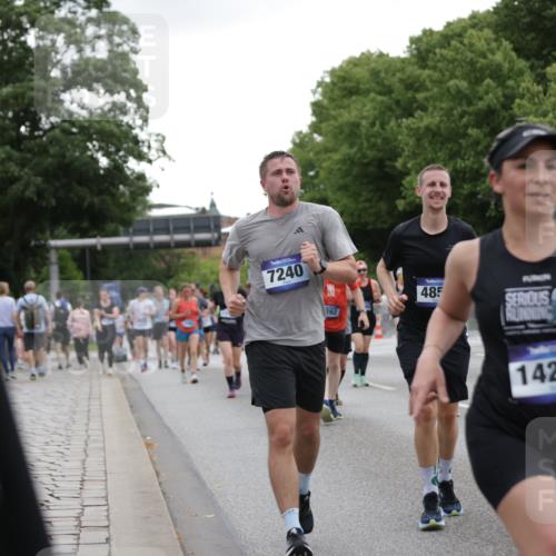 29.06.2025 - hella hamburg halbmarathon Jannik Wohlers http://msf.ph/oto/8146144 29.06.2025 10:47:32 Lombardsbrücke 1246, 1392, 1618, 1639, 1701, 1926, 2163, 2197, 2491, 2545, 3049, 3468, 4327, 4856, 5886, 7240, 7393, 7394, 7427, 7916, 8077, 8310, 8774, 9356, 9696, 9697, 10658, 10777, 10794, 11548, 11909, 11923, 12157, 12412, 12480, 12582, 13399, 14222, 14800, 15030, 15357, 15541, 15688, 15730, 16356, 16722, 17325, 17339, 17562, 17563, 17957, 18001, 18262, 18352, 19062, 19101 meine-sportfotos.de